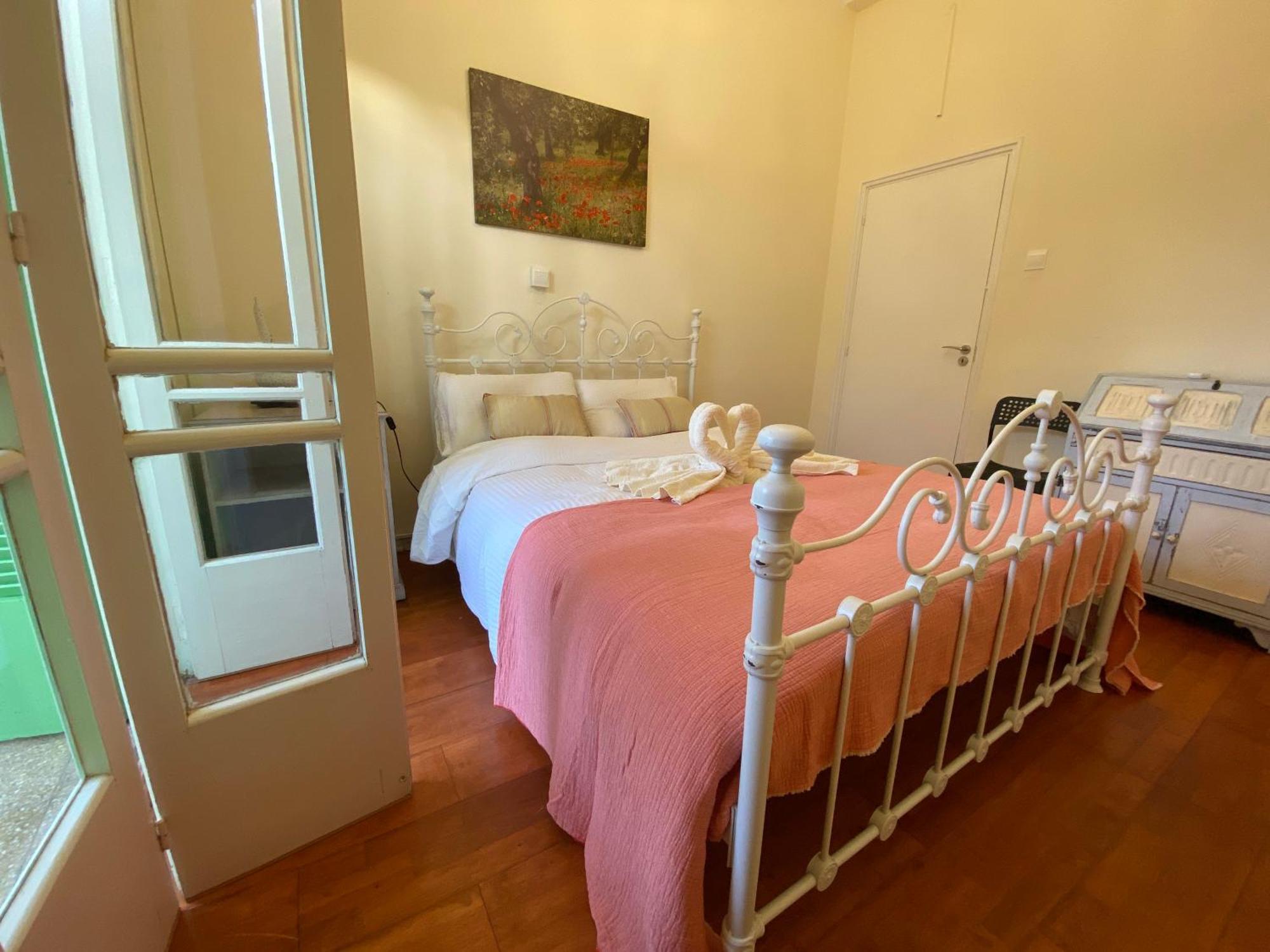 Hostel Hostl - Beds & - The Paphos, Old Town Paphos